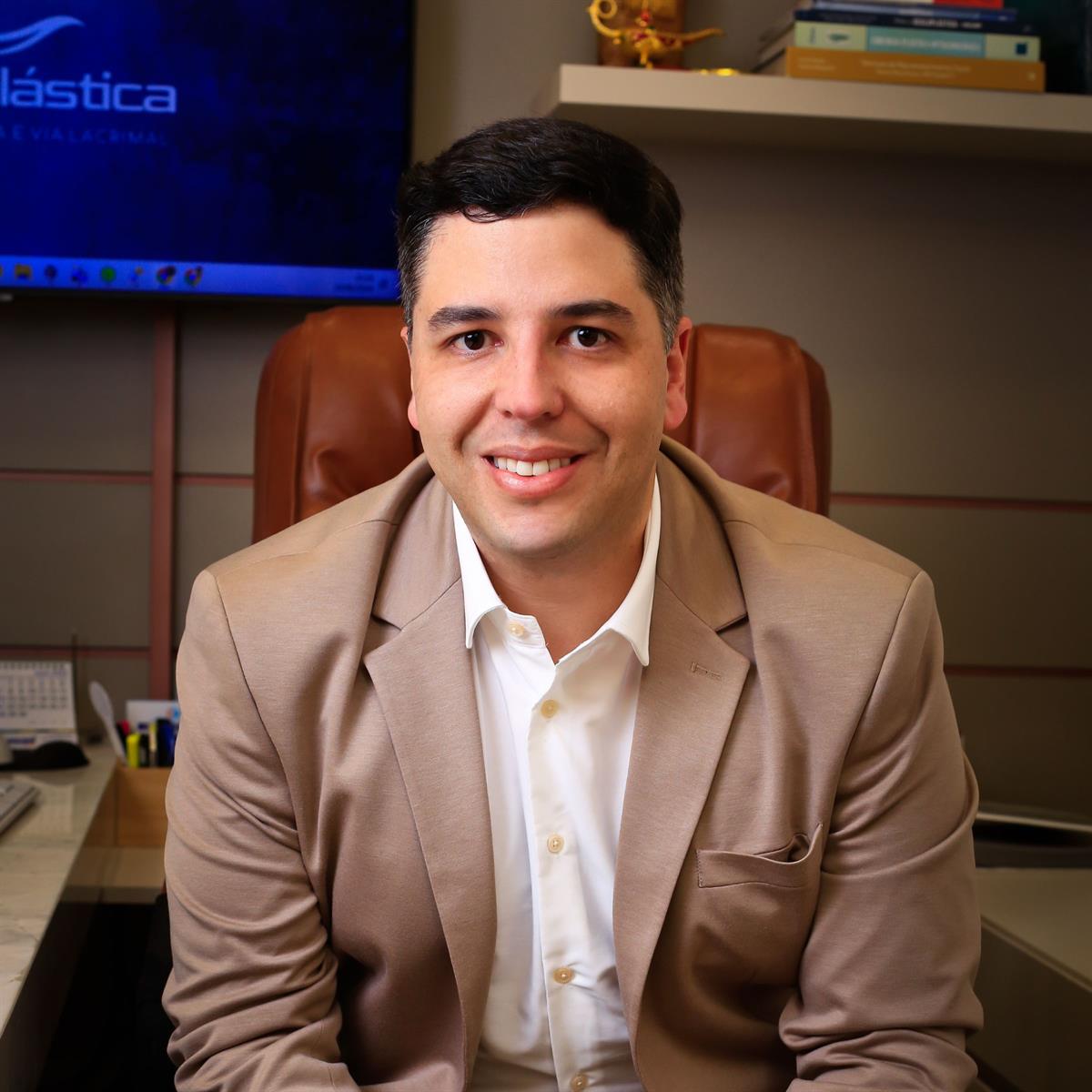 Dr. Tiago Franco Martins